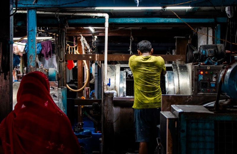 Myjnie przemysłowe – rodzaje, zastosowania i zasady doboru