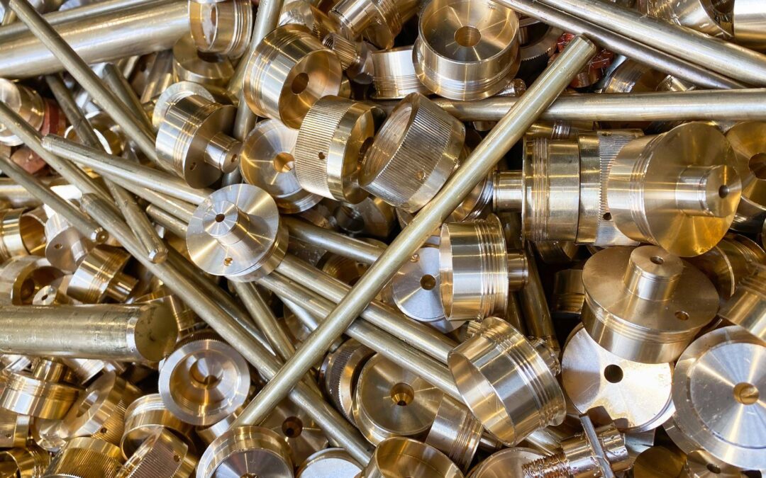 Mosiądz pobiał co to jest i gdzie znajduje zastosowanie?