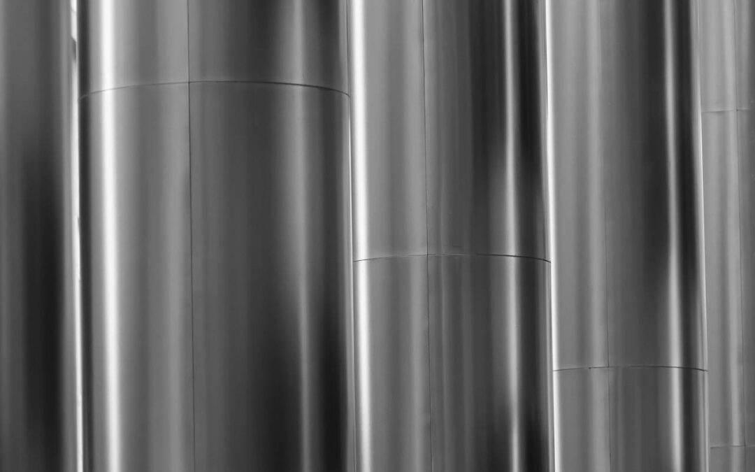 Apple Watch 8 aluminium czy stal która wersja lepiej sprawdzi się na co dzień?