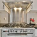 Jak czyścić filtr aluminiowy do okapu aby zachować jego skuteczność?