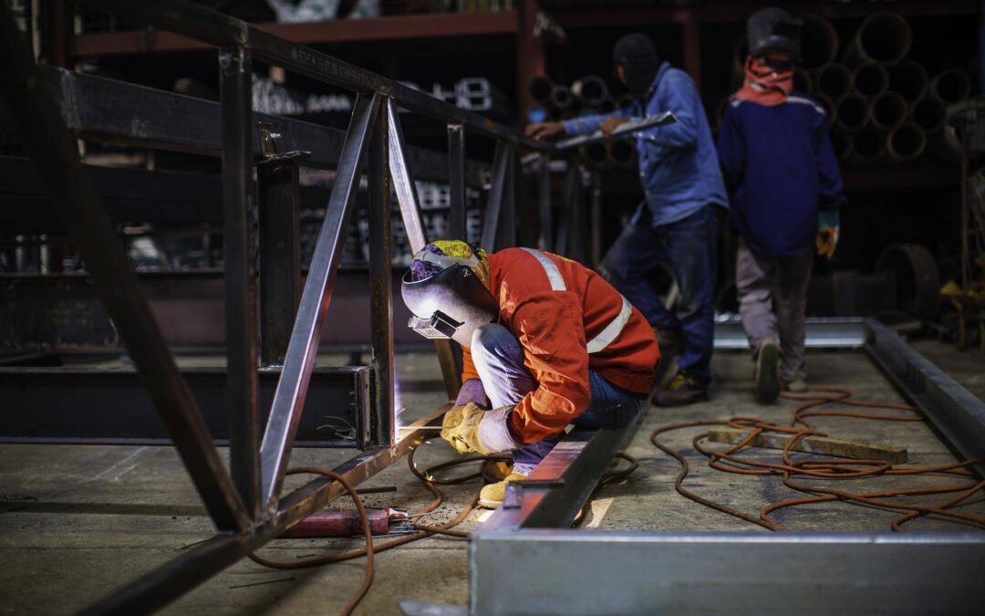 Jak połączyć aluminium ze stalą i uniknąć problemów technicznych?