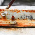 Jak usunąć korozję z różnych powierzchni i materiałów?